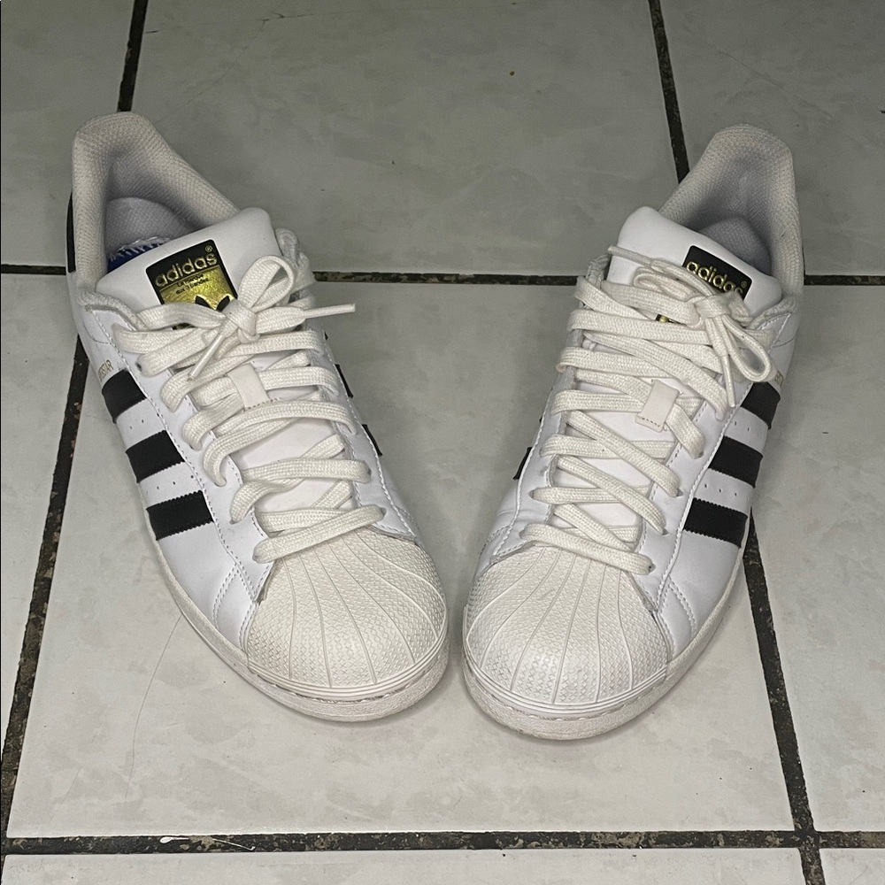 Adidas superstars